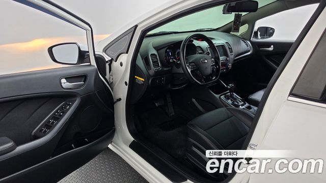 Kia K3 2017 — photo 13