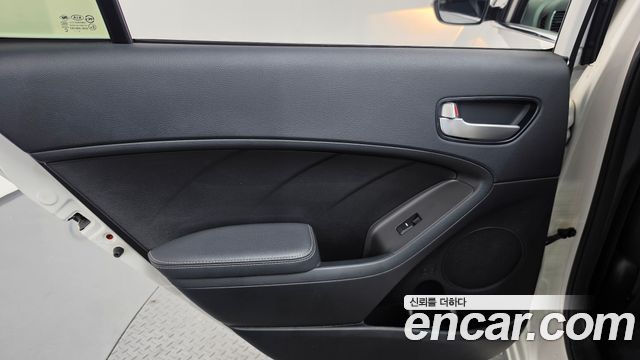 Kia K3 2017 — photo 15