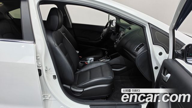 Kia K3 2017 — photo 16