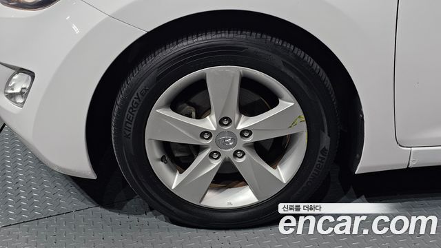 Hyundai AVANTE 2013 — photo 5