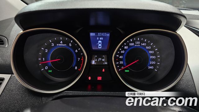 Hyundai AVANTE 2013 — photo 8