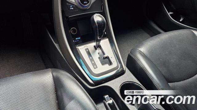 Hyundai AVANTE 2013 — photo 9