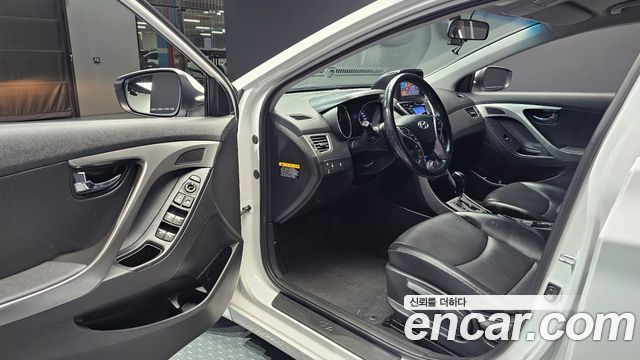 Hyundai AVANTE 2013 — photo 10