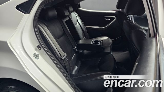 Hyundai AVANTE 2013 — photo 11