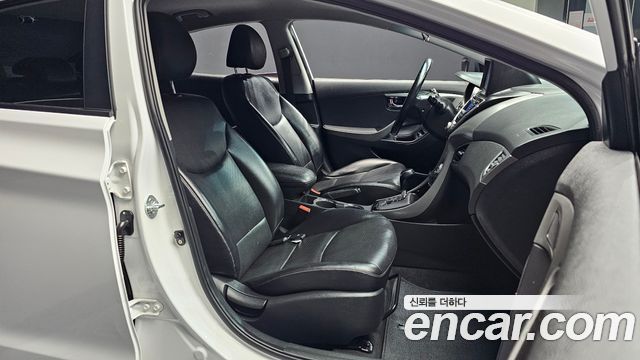 Hyundai AVANTE 2013 — photo 12