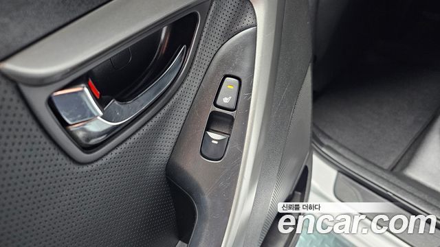 Hyundai AVANTE 2013 — photo 19