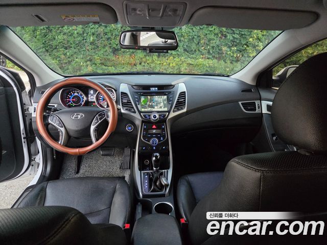 Hyundai AVANTE 2015 — photo 13