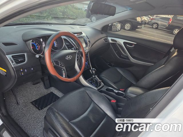 Hyundai AVANTE 2015 — photo 14