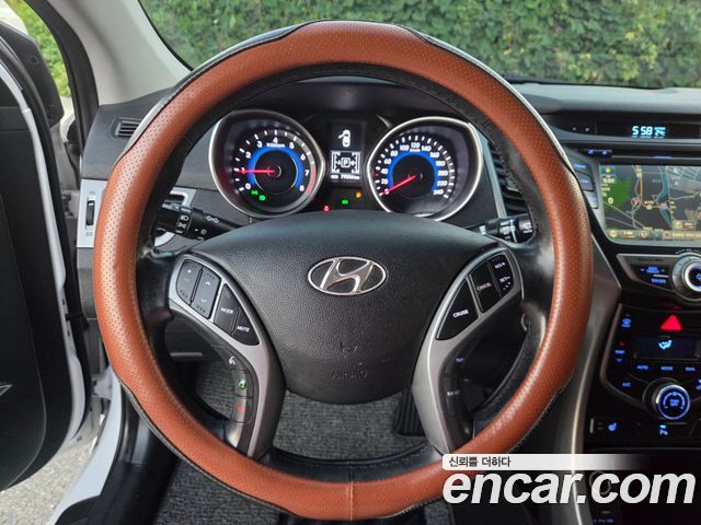 Hyundai AVANTE 2015 — photo 17