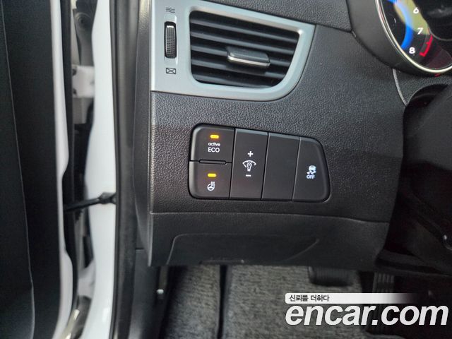 Hyundai AVANTE 2015 — photo 19