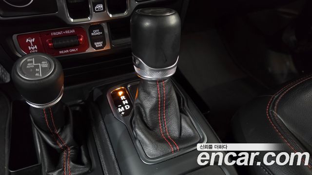 Jeep Wrangler 2022 — photo 12