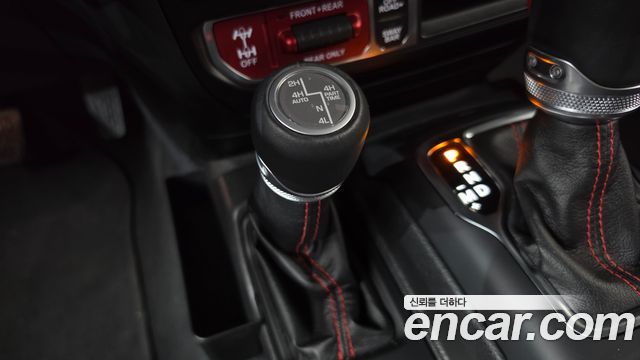 Jeep Wrangler 2022 — photo 23