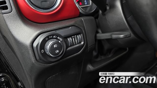 Jeep Wrangler 2022 — photo 25