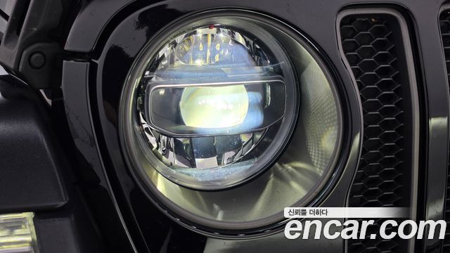 Jeep Wrangler 2022 — photo 8