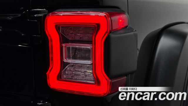 Jeep Wrangler 2022 — photo 9