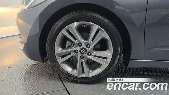 Hyundai AVANTE 2017 — photo 5