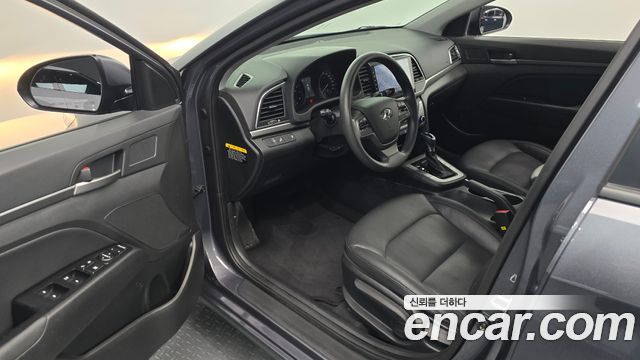 Hyundai AVANTE 2017 — photo 10
