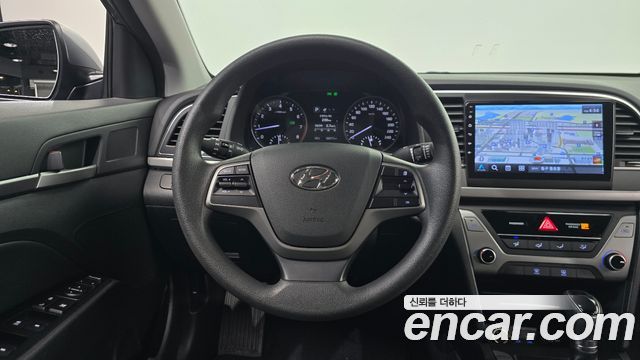 Hyundai AVANTE 2017 — photo 12