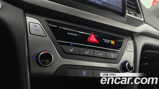 Hyundai AVANTE 2017 — photo 18