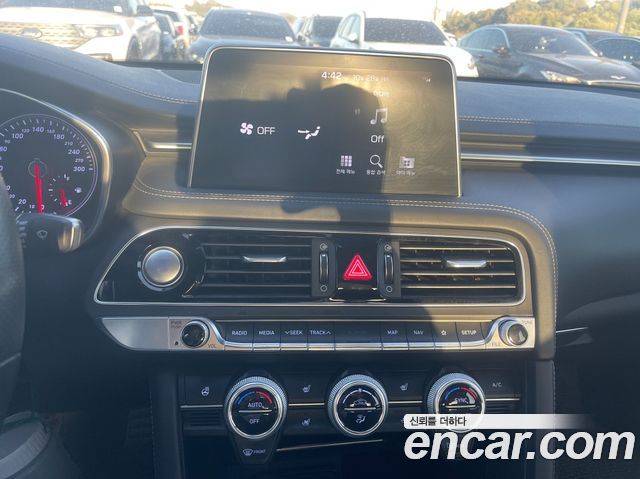 Genesis G70 2018 — photo 9