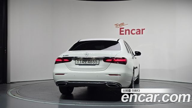 Mercedes-Benz E-Class 2021 — photo 4