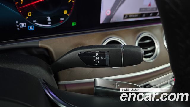 Mercedes-Benz E-Class 2021 — photo 12