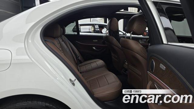 Mercedes-Benz E-Class 2021 — photo 17