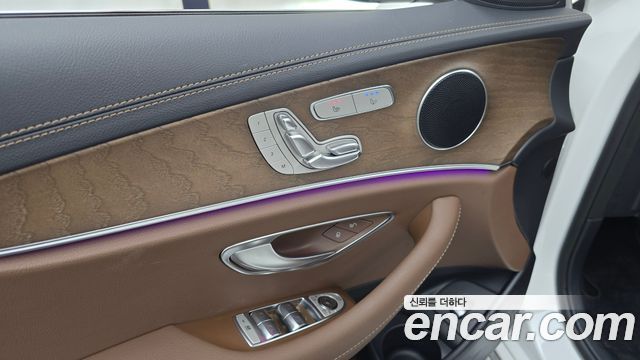 Mercedes-Benz E-Class 2021 — photo 24