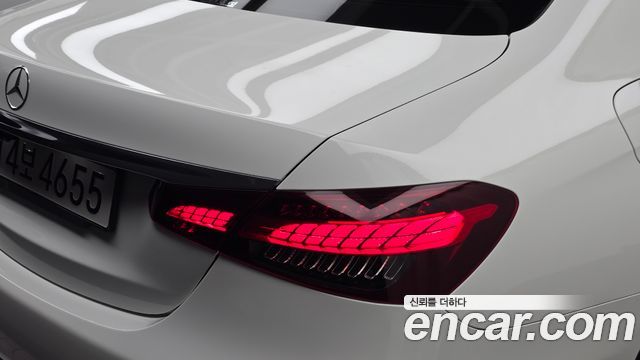 Mercedes-Benz E-Class 2021 — photo 9