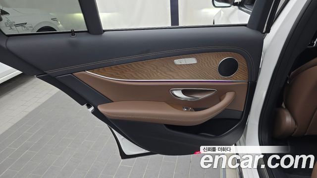 Mercedes-Benz E-Class 2021 — photo 15
