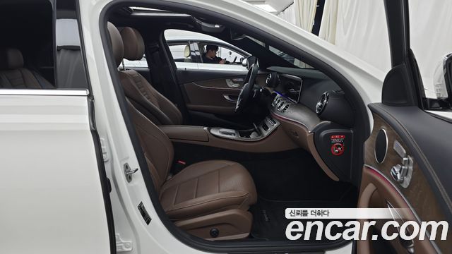 Mercedes-Benz E-Class 2021 — photo 16
