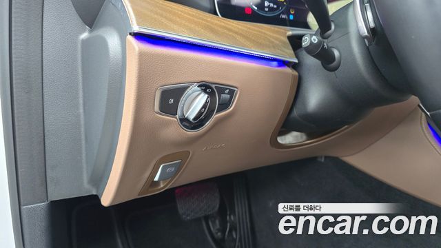 Mercedes-Benz E-Class 2021 — photo 27