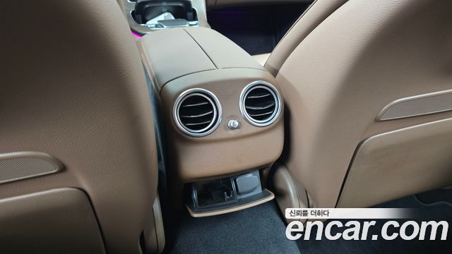 Mercedes-Benz E-Class 2021 — photo 31
