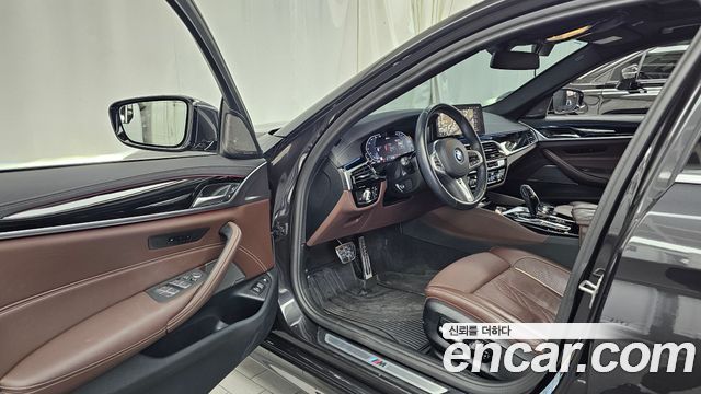 BMW 5-Series 2023 — photo 13