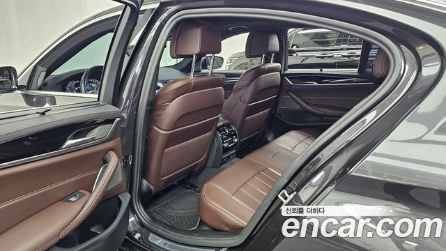 BMW 5-Series 2023 — photo 17