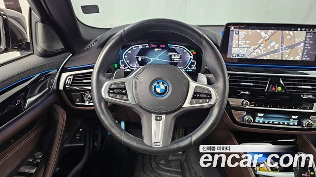 BMW 5-Series 2023 — photo 19