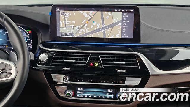 BMW 5-Series 2023 — photo 25