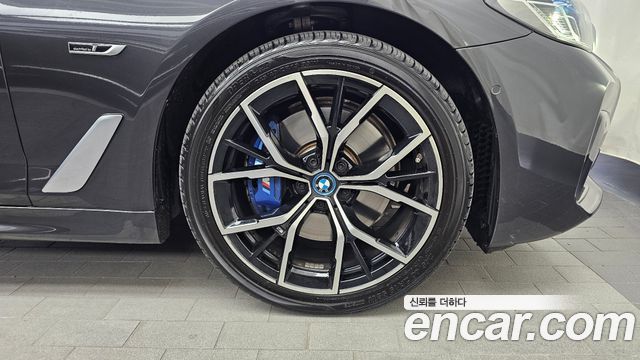 BMW 5-Series 2023 — photo 7