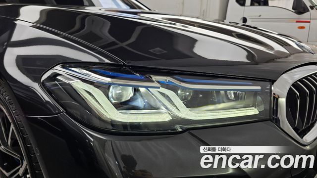 BMW 5-Series 2023 — photo 8