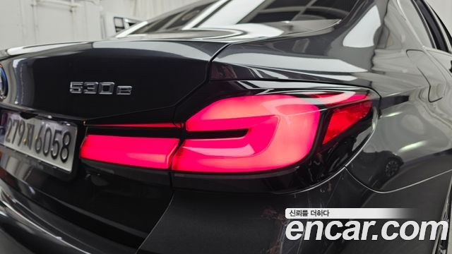 BMW 5-Series 2023 — photo 9