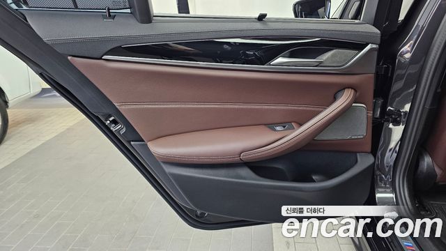 BMW 5-Series 2023 — photo 15