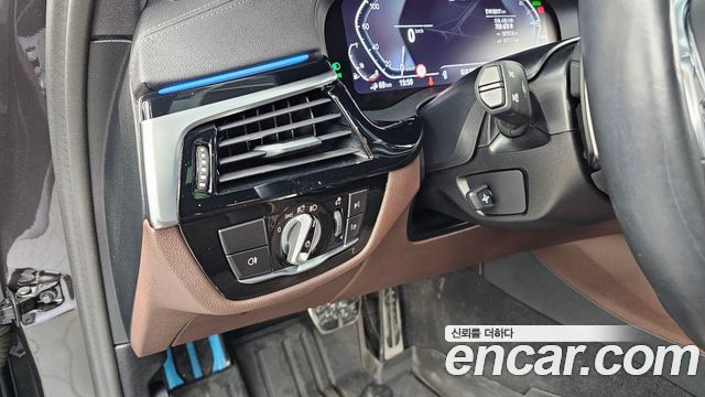 BMW 5-Series 2023 — photo 27
