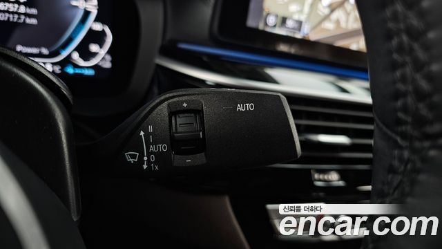 BMW 5-Series 2023 — photo 28