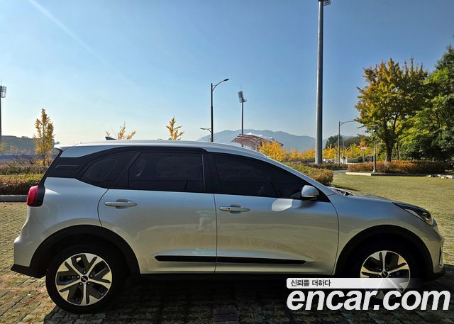 Kia Niro 2023 — photo 7