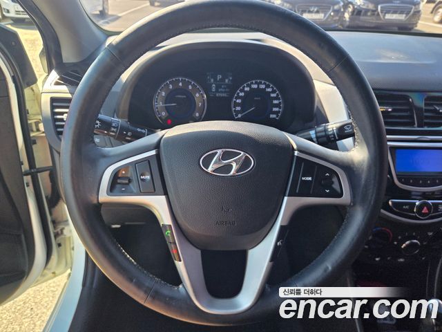Hyundai Accent 2014 — photo 11