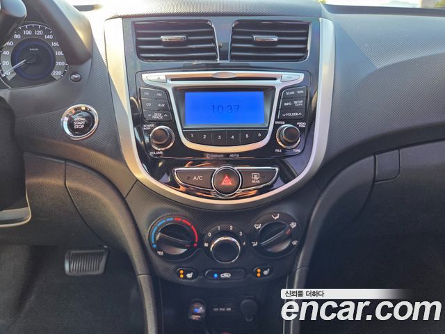 Hyundai Accent 2014 — photo 15
