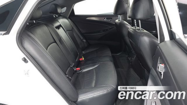 Hyundai Sonata 2014 — photo 18