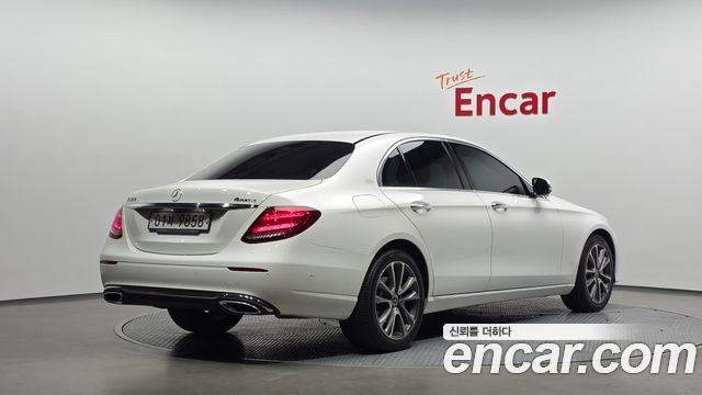 Mercedes-Benz E-Class 2019 — photo 2