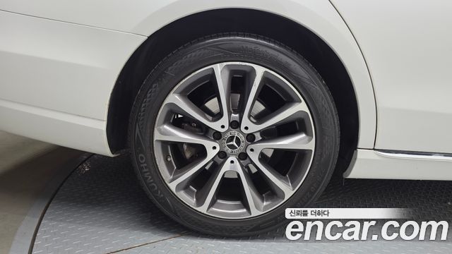 Mercedes-Benz E-Class 2019 — photo 5