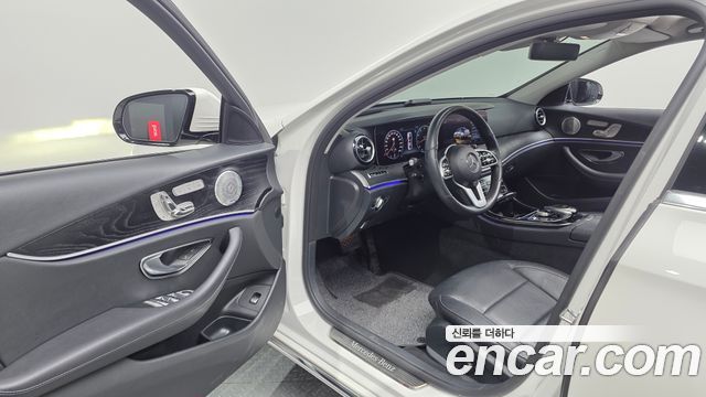 Mercedes-Benz E-Class 2019 — photo 10
